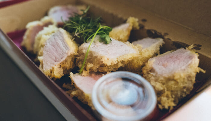 フードトラックだけど味は超一流。Tonkatsu ARIが届けてくれるラグジュアリーな泡トンカツ。