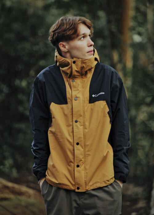 アーバンアウトドアを体現する別注作。ムラサキスポーツ × コロンビアによるマウンテンパーカがお目見えします。