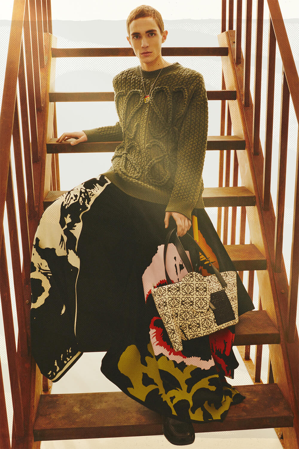 LOEWE ラムレザー シルク シャツ キャメル 40サイズ スペイン製 ロエベ LOEWE シャツ ブラウス クロップド シャツ ロゴ カーキ