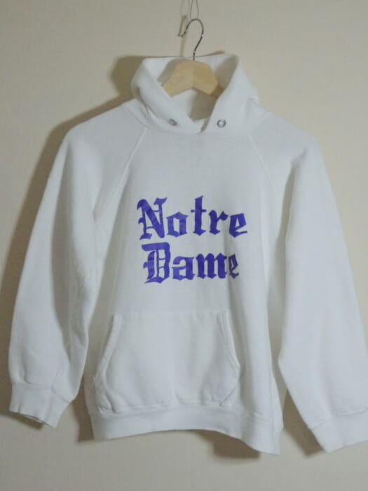 The print on the pure white body is a great choice! This sweatshirt parka is cute, but there is a reason for it.