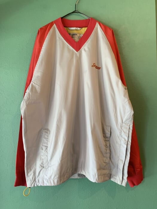 A pullover shirt with a baseball motif that shines with Stussy's unique arrangement.