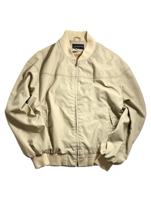 The No. 1 garment to wear in spring is a cup-in-shoulder jacket.