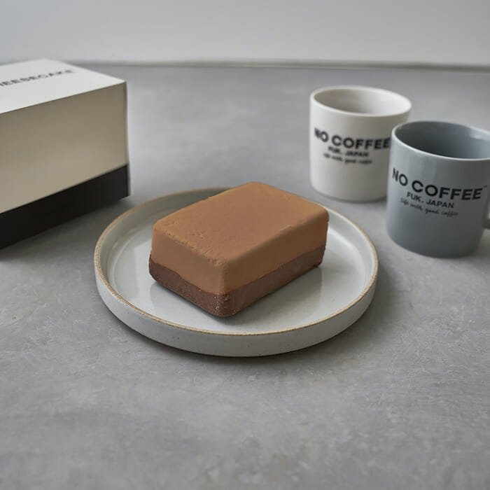 The rich harmony of two layers of chocolate. The much-talked-about NO CHEESECAKE is now available in a Valentine's Day version.