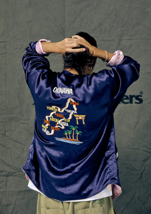 スカジャンの“普通”を覆す、さらりとした風合いと都会的なフォルム。この1着、リベレイダースから。