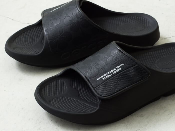 RHC ロンハーマンのためのOOFOSは、ベルクロでハイビスカス。