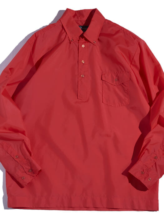 ナイロンでボタンダウン、そしてプルオーバー。