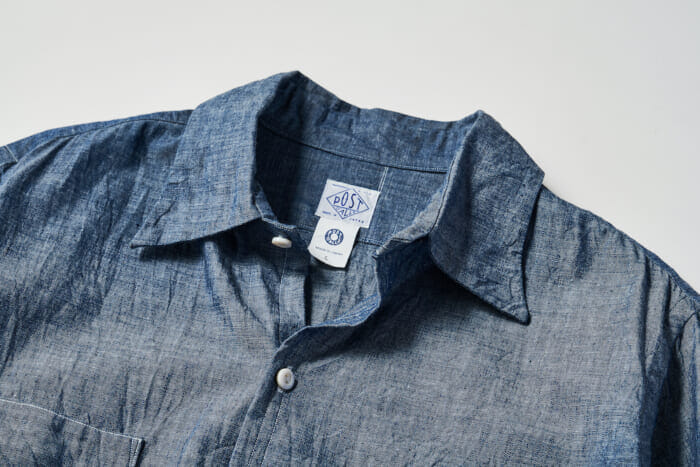 ドレスとワークの邂逅。春に着るべきシャツは、ポストオーバーオールズにあります。