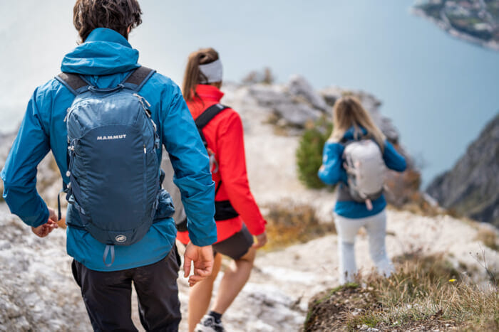 Fast hikes, runs and bike rides! Mammut introduces the Fast & Light collection , designed for lightness and ease of movement.