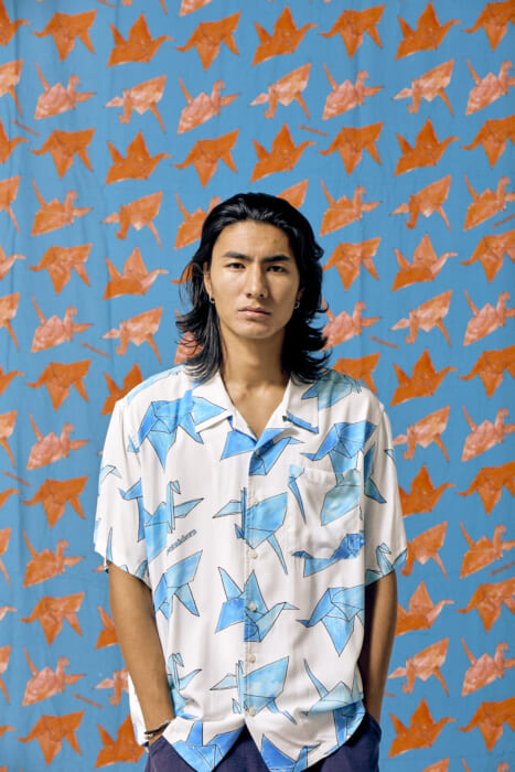 折り鶴に託す、日々の平穏とリベレイダースの未来。21SSコレクションより縁起のいいオープンカラーシャツが登場です。