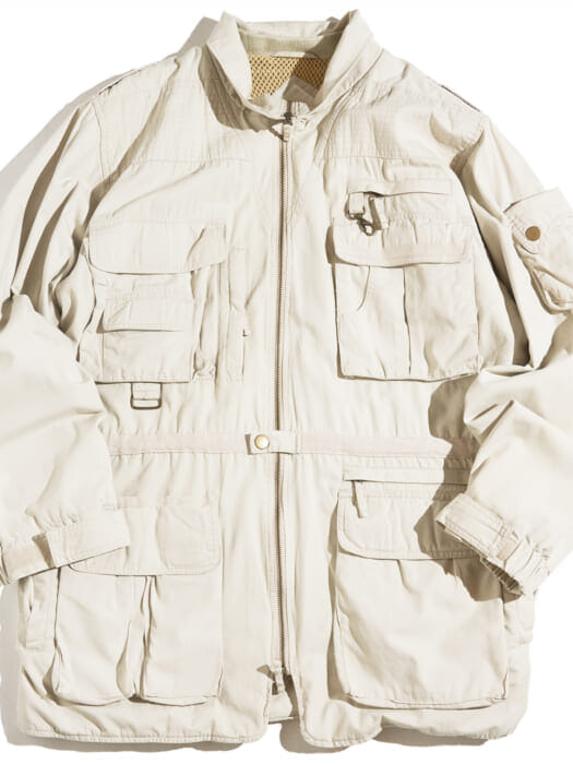 着るカバンとは、まさにこのこと。19個ものポケットを備えるフォトグラファージャケット。