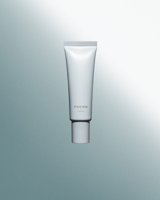 強力なUVカットと補正力。ファイブイズム バイ スリーから、肌印象を自在にコントロールできるUVクリームが登場。