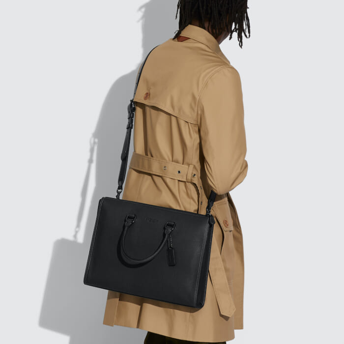 A collection of bags with New York-inspired craftsmanship. We take a look at Coach's Gotham, which is a big hit.