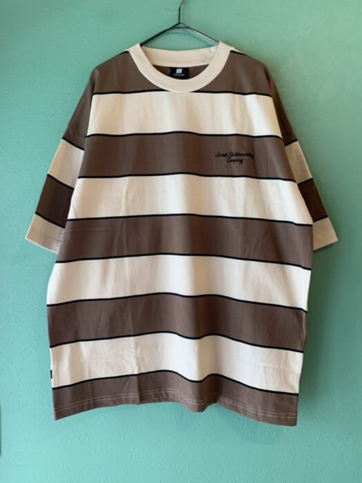 気分はさながらスケーター。90年代テイスト漂うボーダーT。