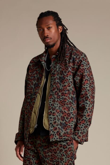 Sneakers Enstaff is proud to present a new original item. The animal print workwear is now available.