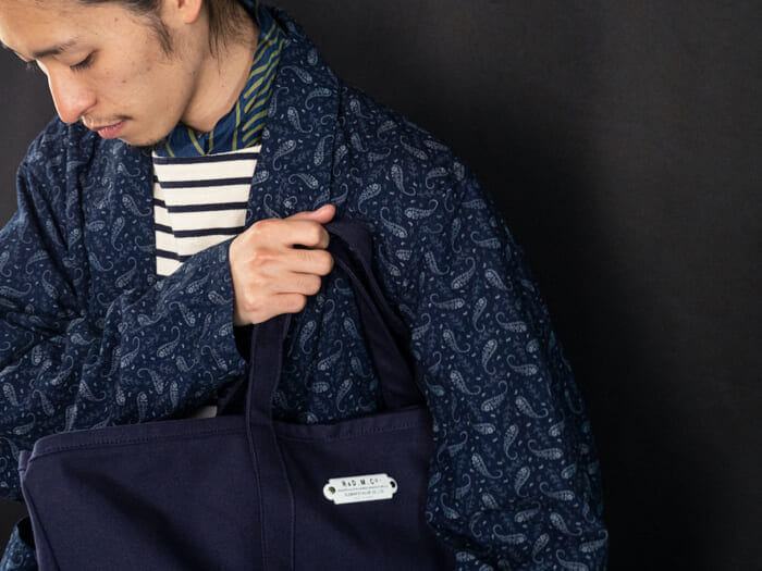 This is the quintessence of Confecto. A fusion of Japanese and Indian traditions, a completely new indigo paisley is here.