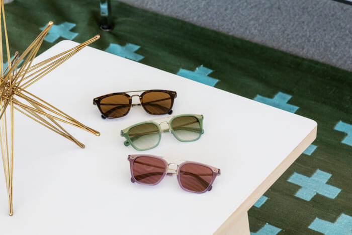 A new interpretation of a classic. Two sunglasses co-created by Oliver Peoples and Frères that will add color to this summer.