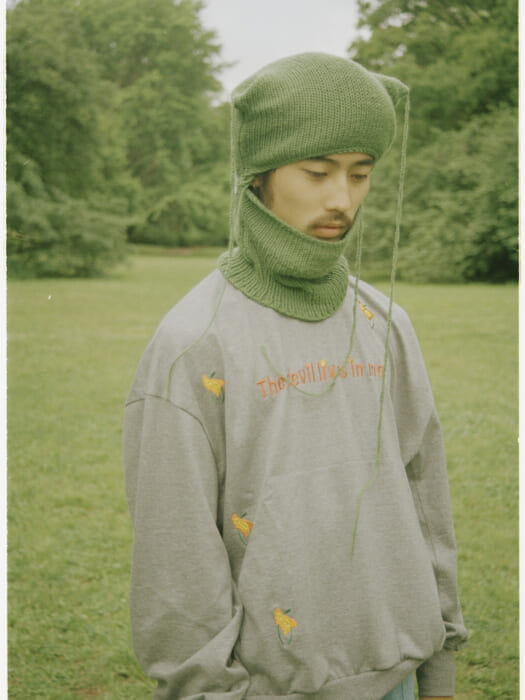 HIMI's cheerful long T's are worn loosely, and TTT_MSW and BEAMS make poppies bloom in your uptight days.