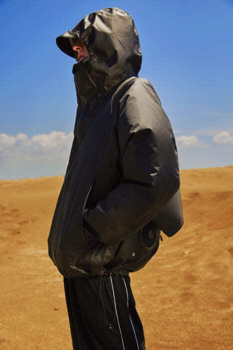 Rain and heat are no problem. This hybrid model of air-conditioned clothing and rainwear is being reintroduced by Means Weil.