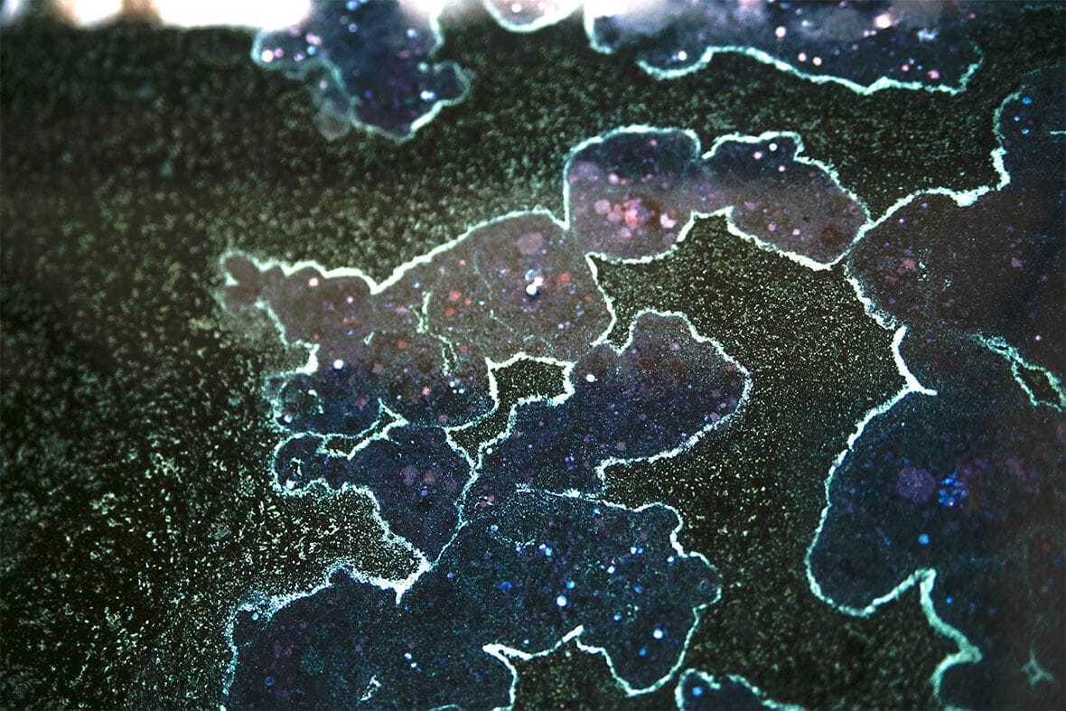 藍甕には神が宿る。日本古来の染色技法に込められた職人たちの想い