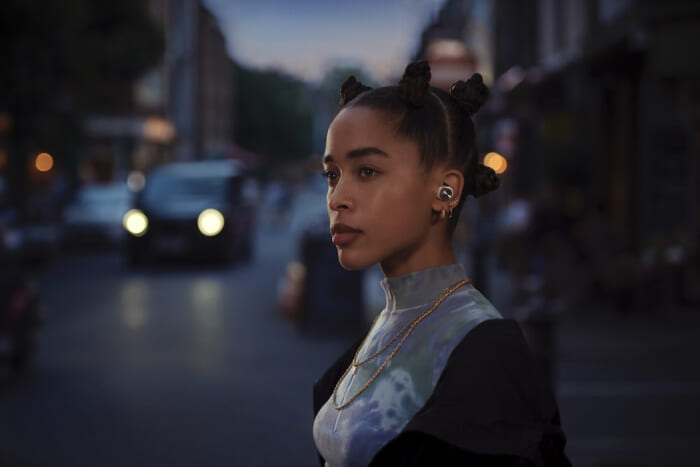 英国スピーカーの老舗、バウワース & ウィルキンズから初の完全ワイヤレスイヤホンが登場します。