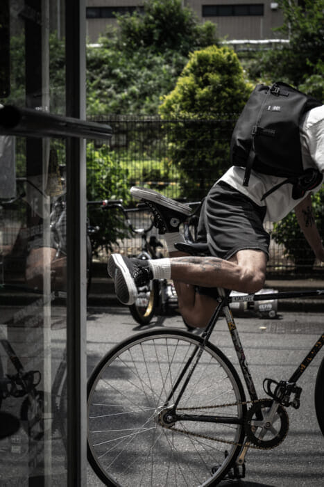 時速3kmから30km、もっともっと速くたって。デラックスとラミダスのバッグは、どんなライフスタイルにも追いつきます。