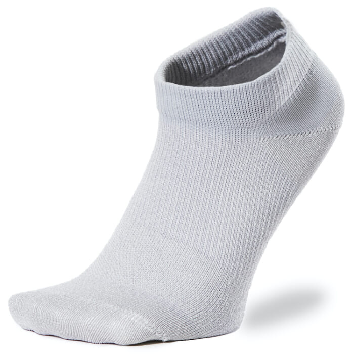 夏だ！の前に梅雨だ…。足元の蒸れ対策に、圧倒的ドライ感をキープするゴールドウインのソックスを。