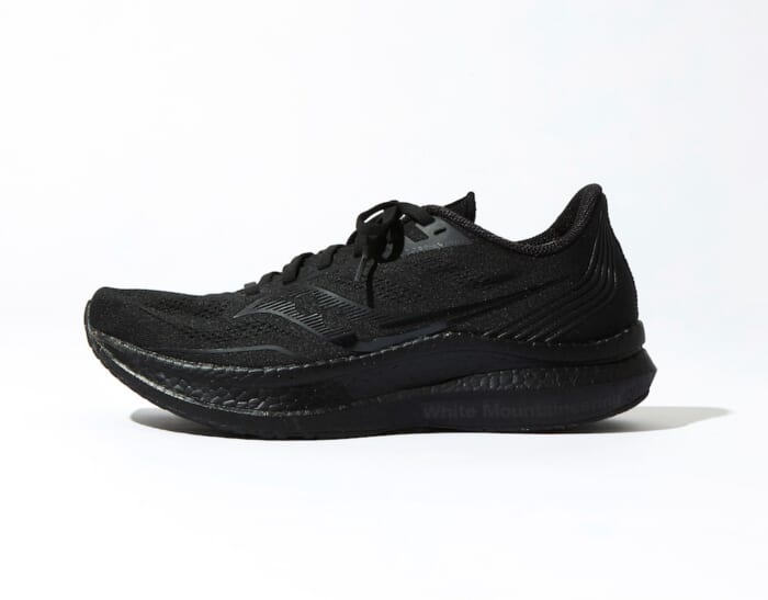 夏真っ盛りに履くオールブラック！ホワイトマウンテニアリング×サッカニー謹製です。