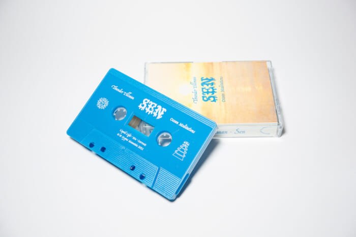 A Scandinavian surf brand and a cassette tape from the sound wizard Thunder Tillman. All your fatigue and anxiety will be purified if you let yourself be carried away by the shimmering of the waves.