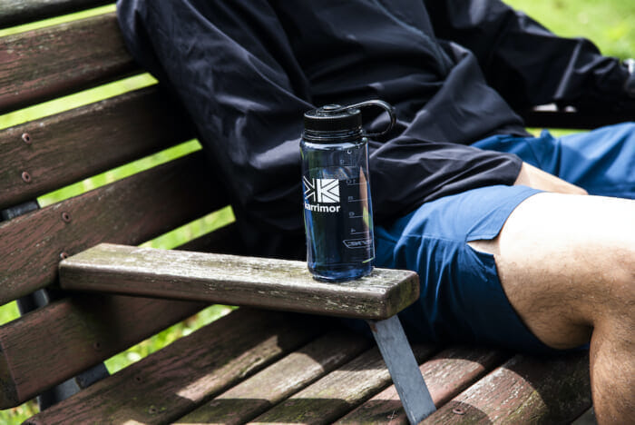 カリマーとナルゲンのコラボボトルが登場。アウトドアを愛する両者による、サスティナブルな未来に向けた取り組み。