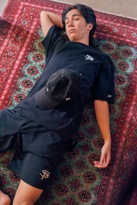 コロナ禍で楽しむファッションのあり方。ソフネット × ニューエラから、ホーム&ワンマイルコレクションが登場。