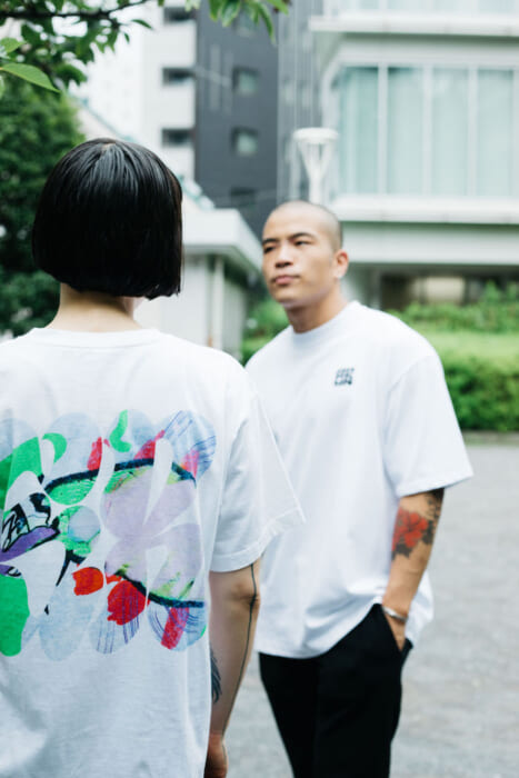 ストックホルム生まれ、兜町育ちのコーヒースタンドSR。新プロジェクトととして、アーティストとのコラボTシャツを発売します。