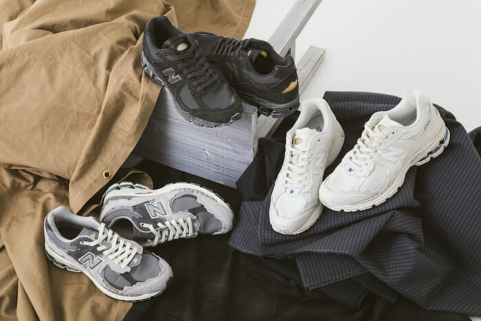 The moment you put them on, they are vintage! Breaking the shell of common sense, the New Balance 2002R is now available from Atmos.