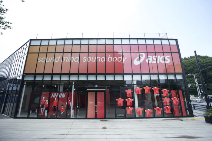 The future of ASICS is here. ASICS EXPERIENCE TOKYO, an ultra cutting-edge interactive facility, opens in Harajuku for a limited time.