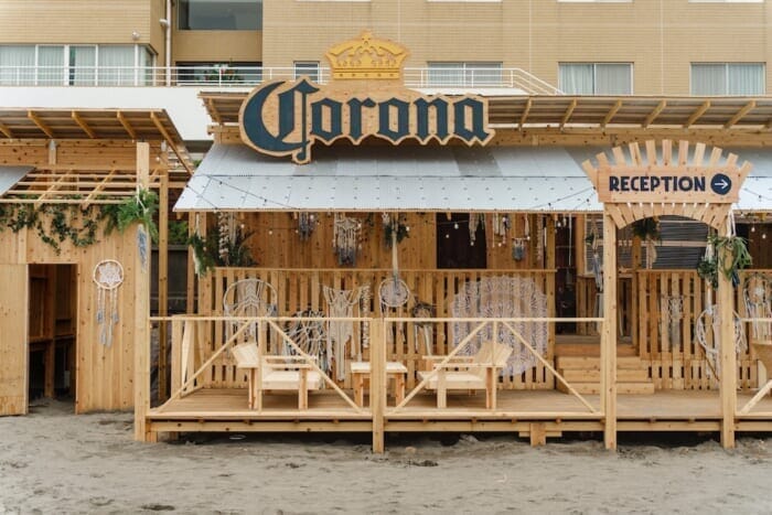 【FOCUS IT.] A day of working a little, riding, eating, and drinking a lot. If you want to make summer memories, hurry to Casa Corona, a beach house on Morito Beach!