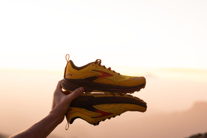 履き心地は柔らかく、軽くて、堅牢。ブルックスの名品が華麗にアップデートを遂げています。