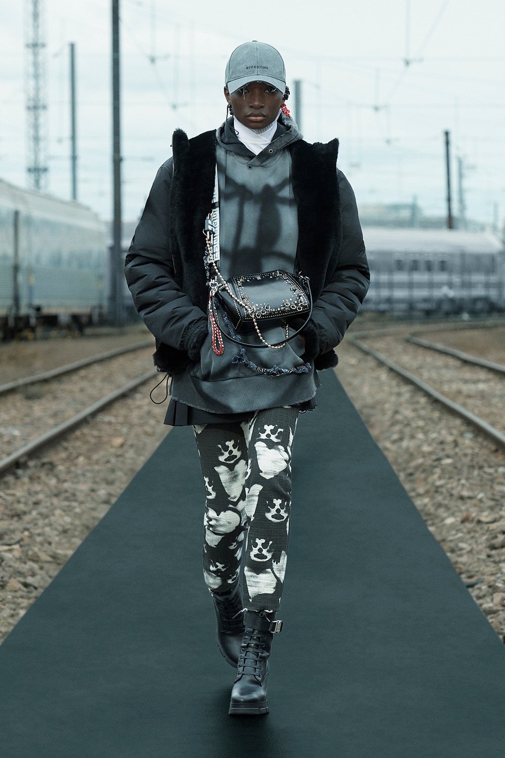 GIVENCHY | HOUYHNHNM（フイナム）