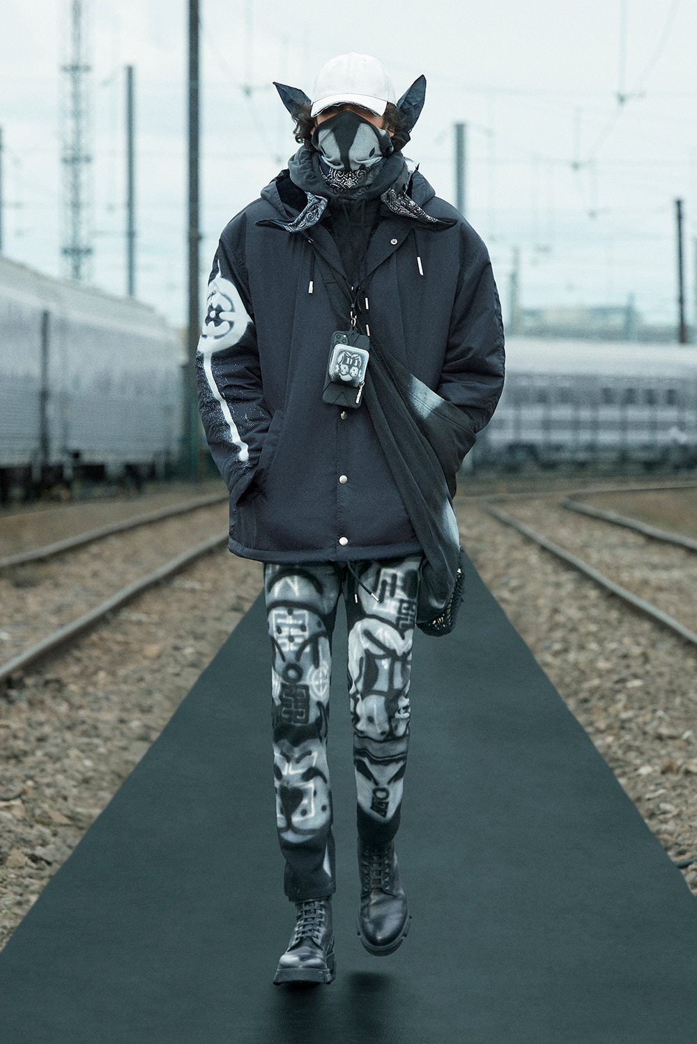 GIVENCHY | HOUYHNHNM（フイナム）