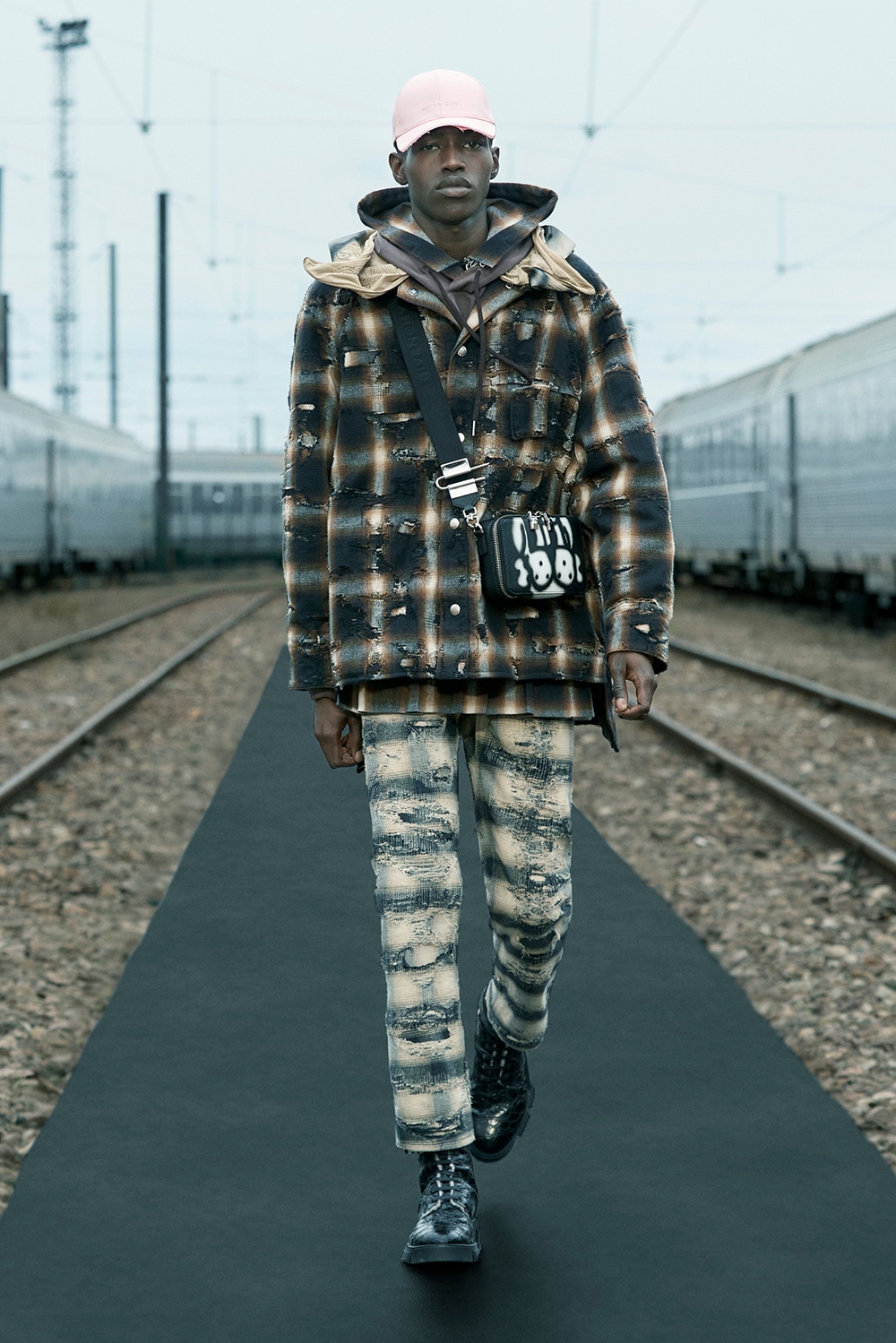 GIVENCHY | HOUYHNHNM（フイナム）