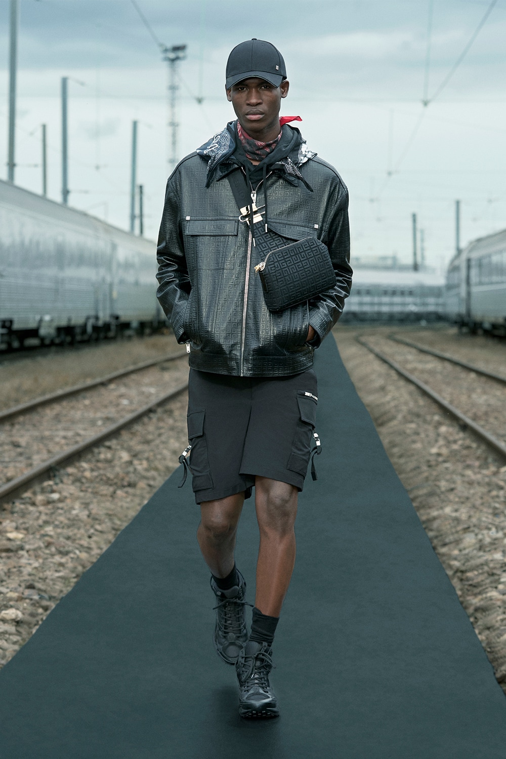 GIVENCHY | HOUYHNHNM（フイナム）