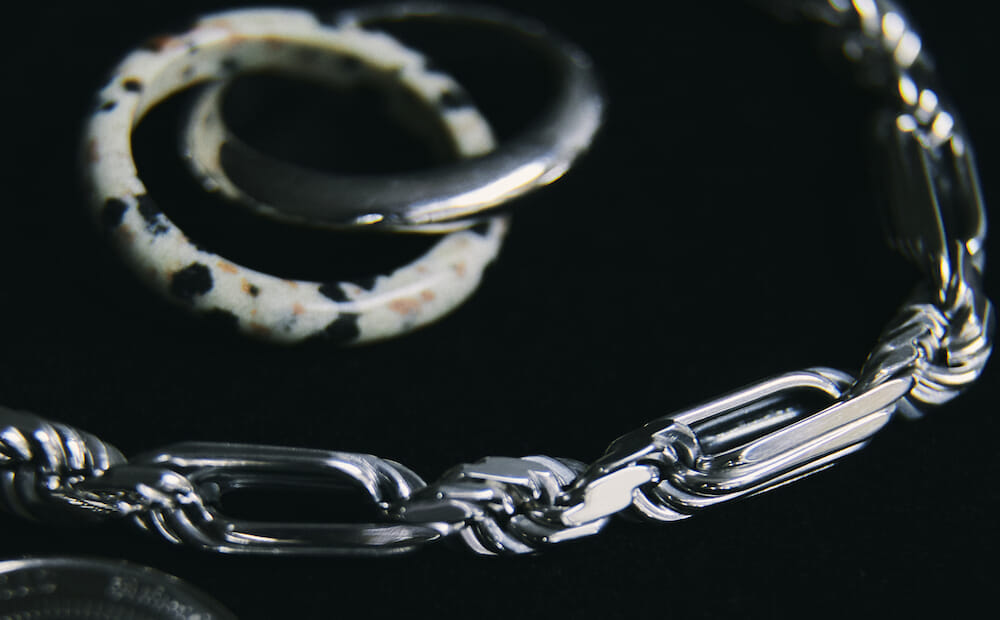 連載「憧れの逸品」No.208 ボッテガ・ヴェネタのたおやかなブレス