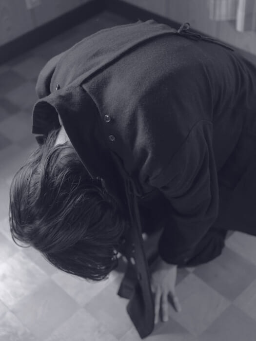 AID, a new brand debuting in spring/summer 2010, held an exhibition. Please take note of the visuals that spread a dignified serenity.