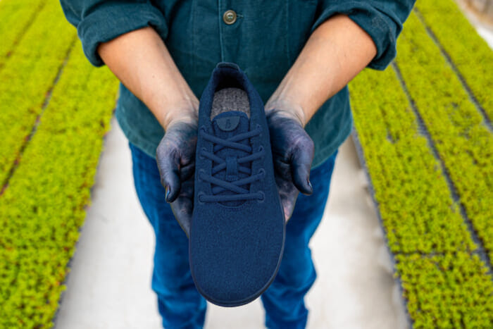 ■【PaperPlanes】bato 天然メリノウール バトースニーカー5色 Allbirds_Watanabe-san_hands-