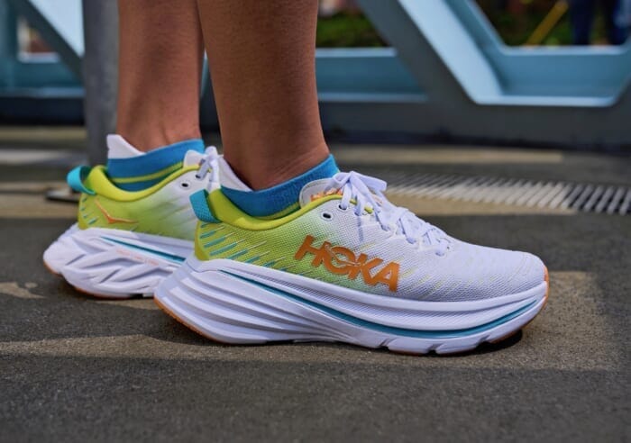 A carbon-equipped model joins Hoka's masterpiece "Bondi". The cushioning and resilience are both addictive.