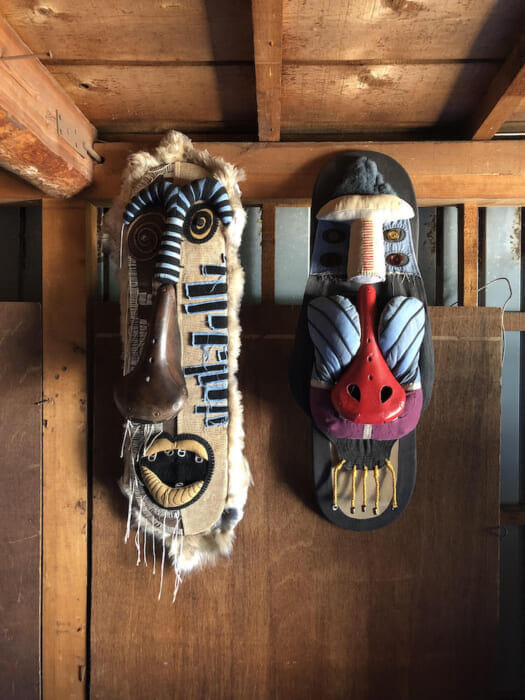 恵比寿の道端でマスクは何を問い、何に応えよう。SHIN MURAYAMAの日本初個展がCAGE GALLERYで開催中。