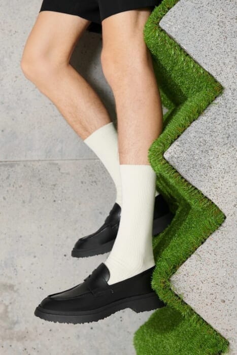 カンペールのユニセックスライン「WALDEN」の背景に、自然と生きる強者の影。脱オーセンティックな4足が今秋リリースされました。