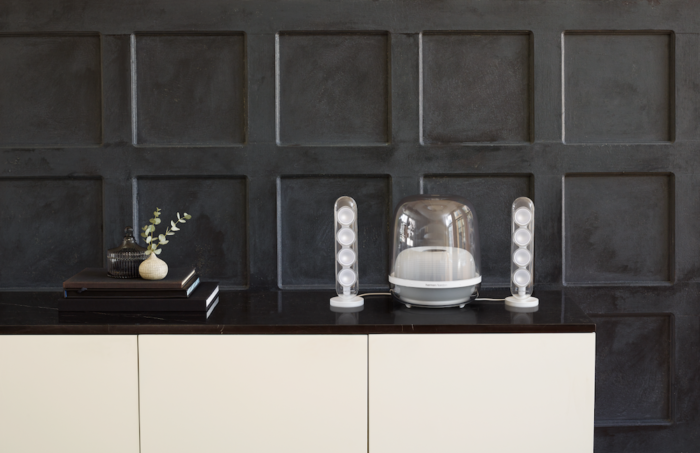 不透明な現代にクリアなデザインとクリアな音質を。ハーマンカードンの新作が予約開始しました。