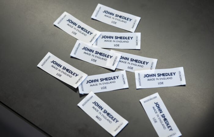 【FOCUS IT.] John Smedley as men's clothing? Discusses the appeal of the cardigans assembled by Reshop and 5525 Gallery.