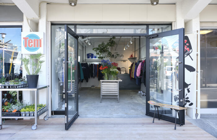 A pop-up store in Narimasu, TEM, offers secondhand clothes and flowers with a cup of milk tea in one hand. And while you're at it, why not look for a place to rent?