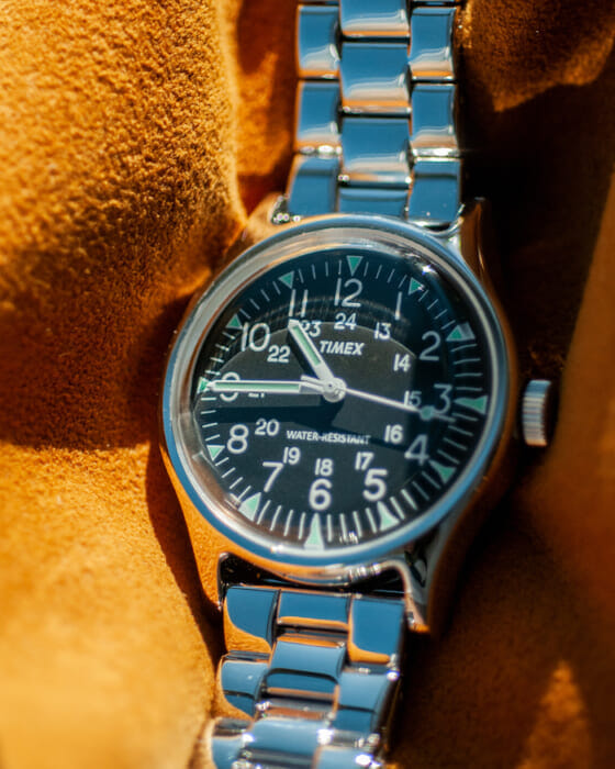 アメリカ正規買付 TIMEX シルバー 腕時計 supreme ベースモデル アメリカ正規買付 timex シルバー 腕時計 supremeベースモデル