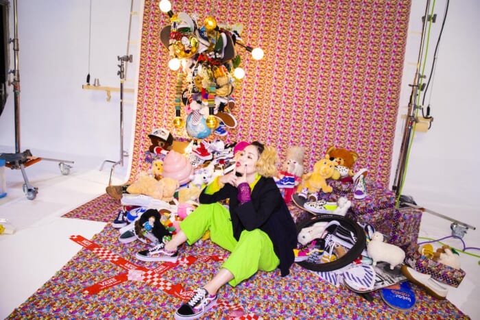 ヴァンズ × キム・ソンヘ。奇妙でジャンクに生まれ変わった、ヴァンズのクラシックアイコン。